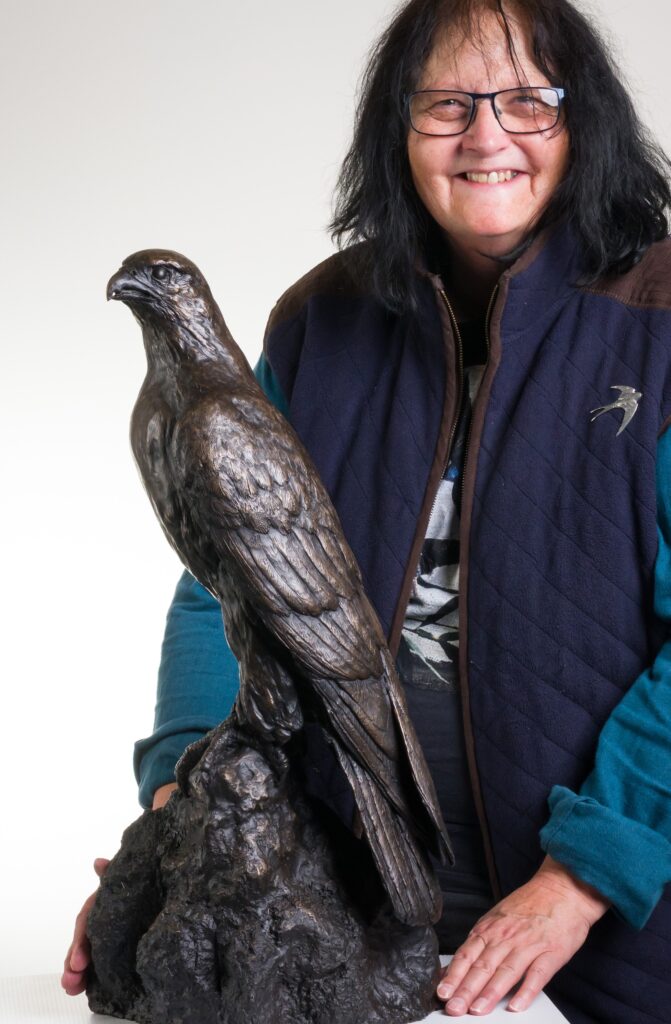 Sculptress JOEL and commission of a Gyr Falcon statue